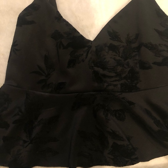 Matching crop top and skirt, very unique! - Picture 3 of 8